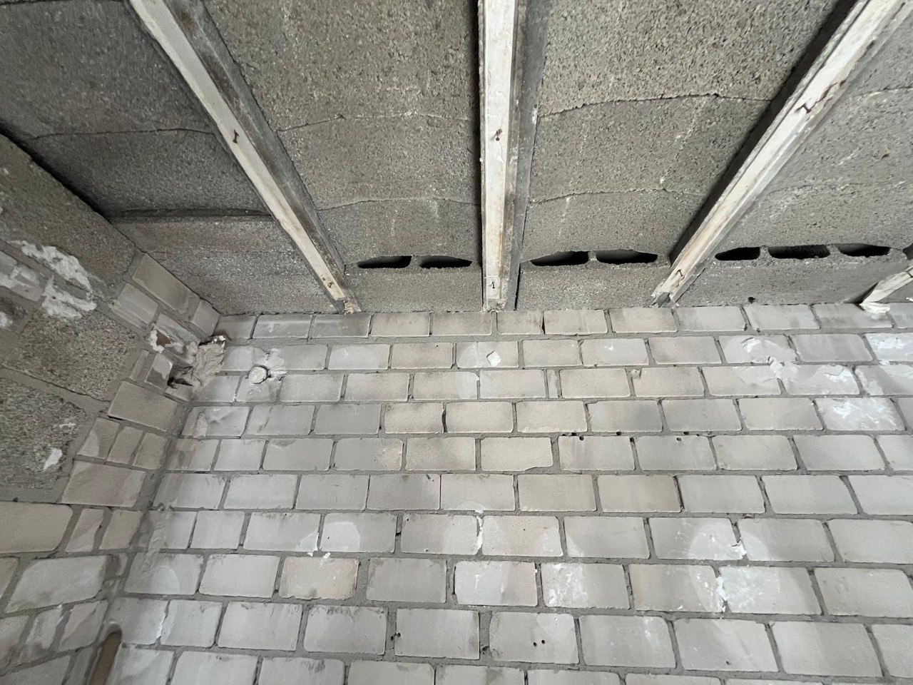 Brandschaden Sandstrahlen Nachher – Saubere Ziegelwand