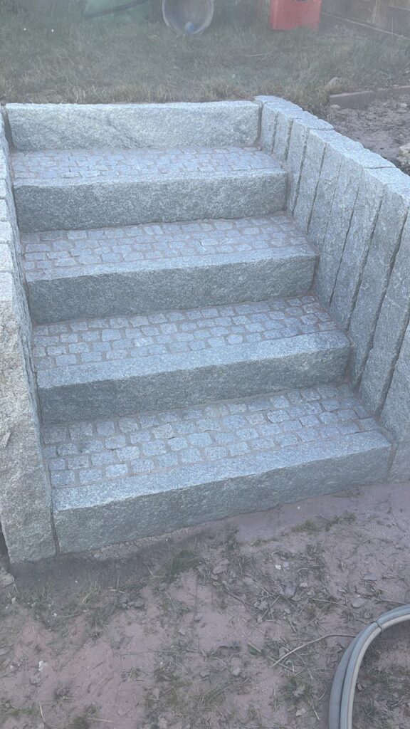 Granit Treppe Steinhaus sandgestrahlt - Nachher | Strahlkraft Langen