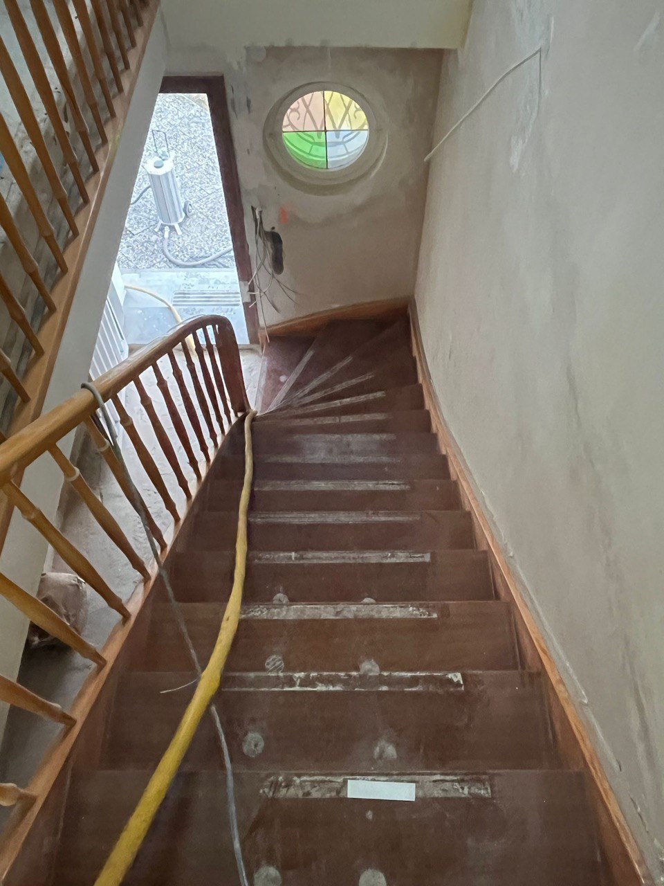 Rundfenster-Treppe Vorher