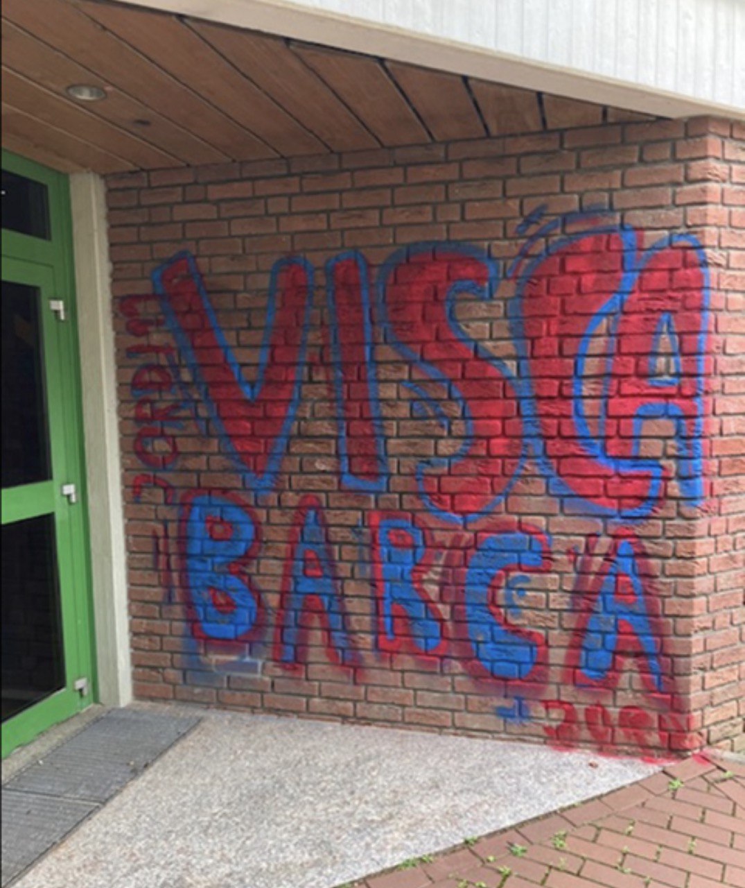 Graffiti Klinker Vorher