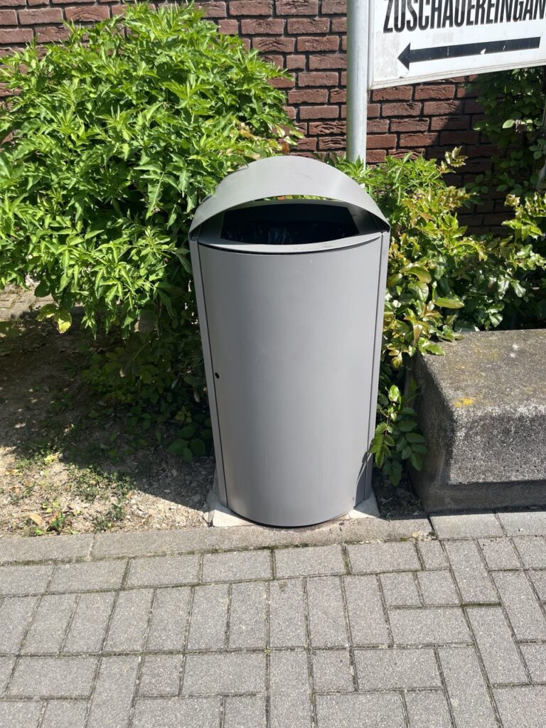 Mülleimer Graffiti entfernt - Nachher | Strahlkraft Langen