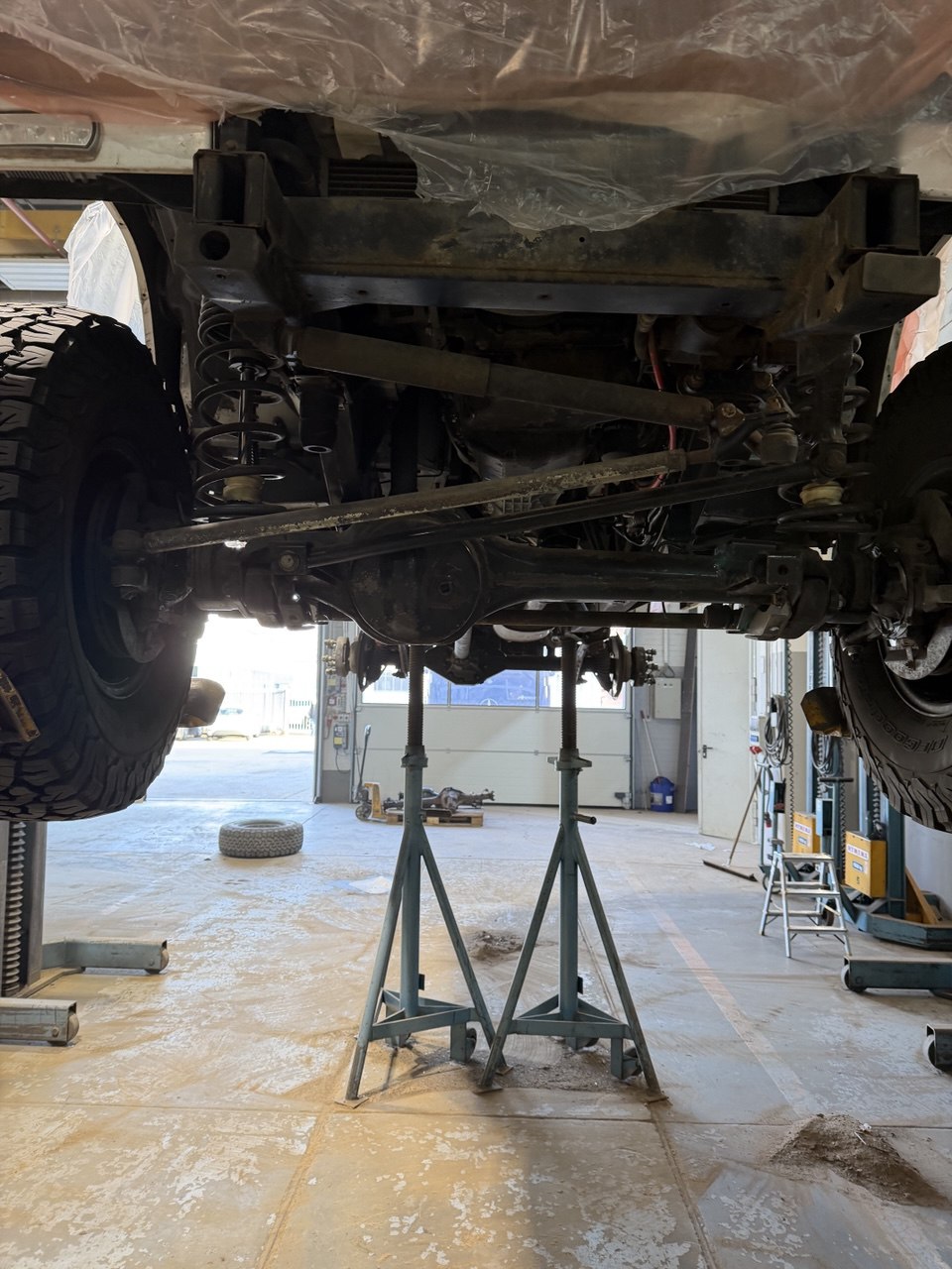Unterboden nach Trockeneisstrahlen – sauberes Fahrwerk, kein Rost | Strahlkraft Langen